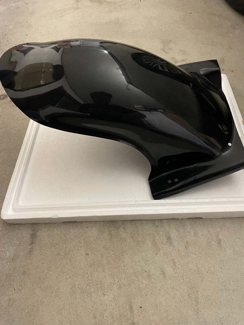 多分XJR1200に付いていたと思われるフェンダー中古品詳細不明写真で分かる方