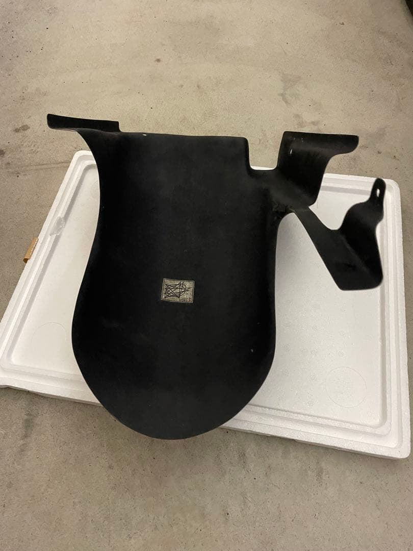 多分XJR1200に付いていたと思われるフェンダー中古品詳細不明写真で分かる方