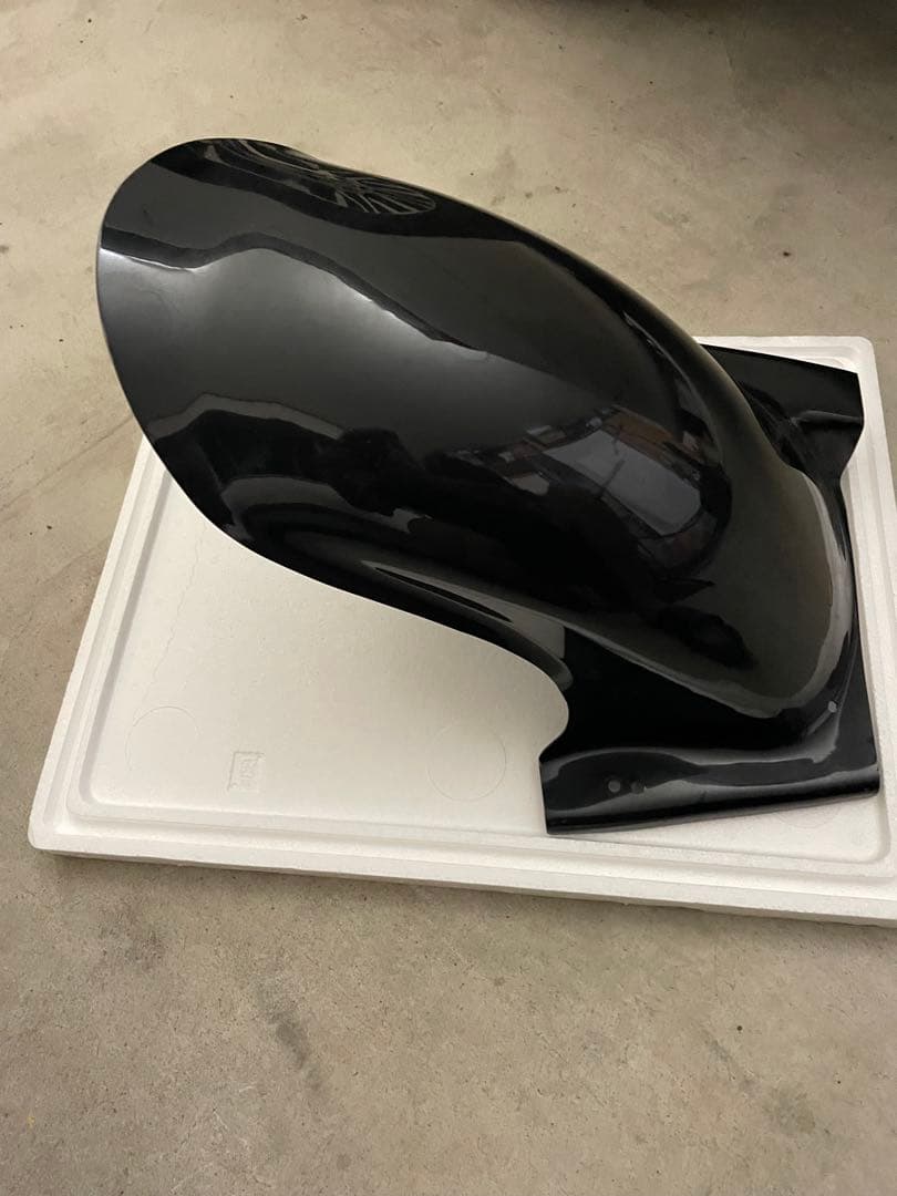 多分XJR1200に付いていたと思われるフェンダー中古品詳細不明写真で分かる方