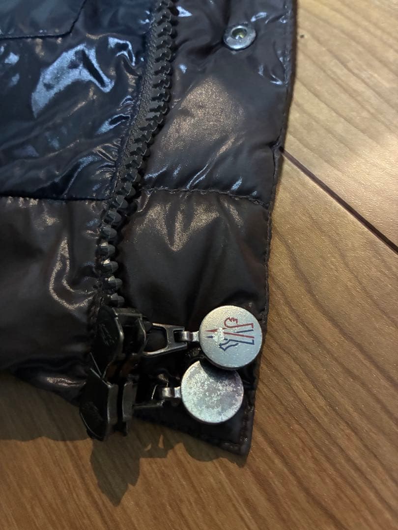 MONCLER ブラウン ダウンベスト