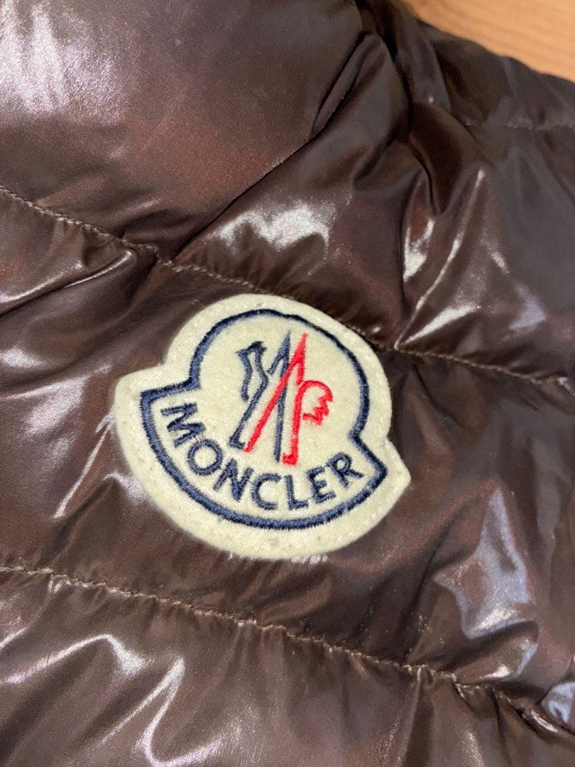 MONCLER ブラウン ダウンベスト