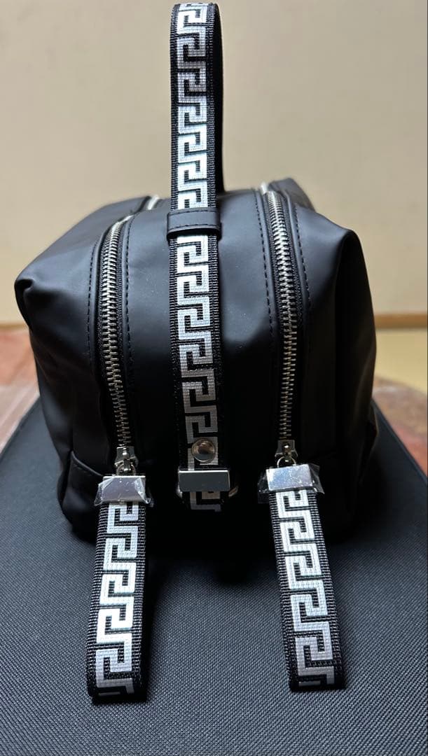 新品未使用VERSACE ヴェルサーチブラック トラベルポーチ　バック