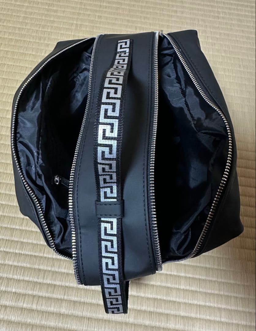 新品未使用VERSACE ヴェルサーチブラック トラベルポーチ　バック