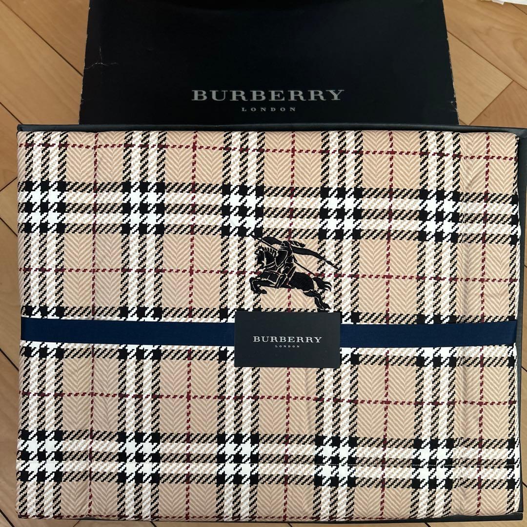 新品未使用品BURBERRY 羽毛肌掛け布団ダウンケットバーバリー