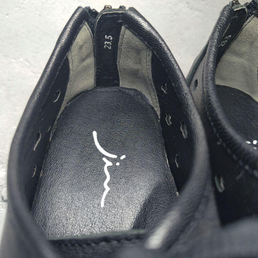 人気デザイン 未使用級 慈雨【23.5】本革 メッシュ バックジップ スニーカー