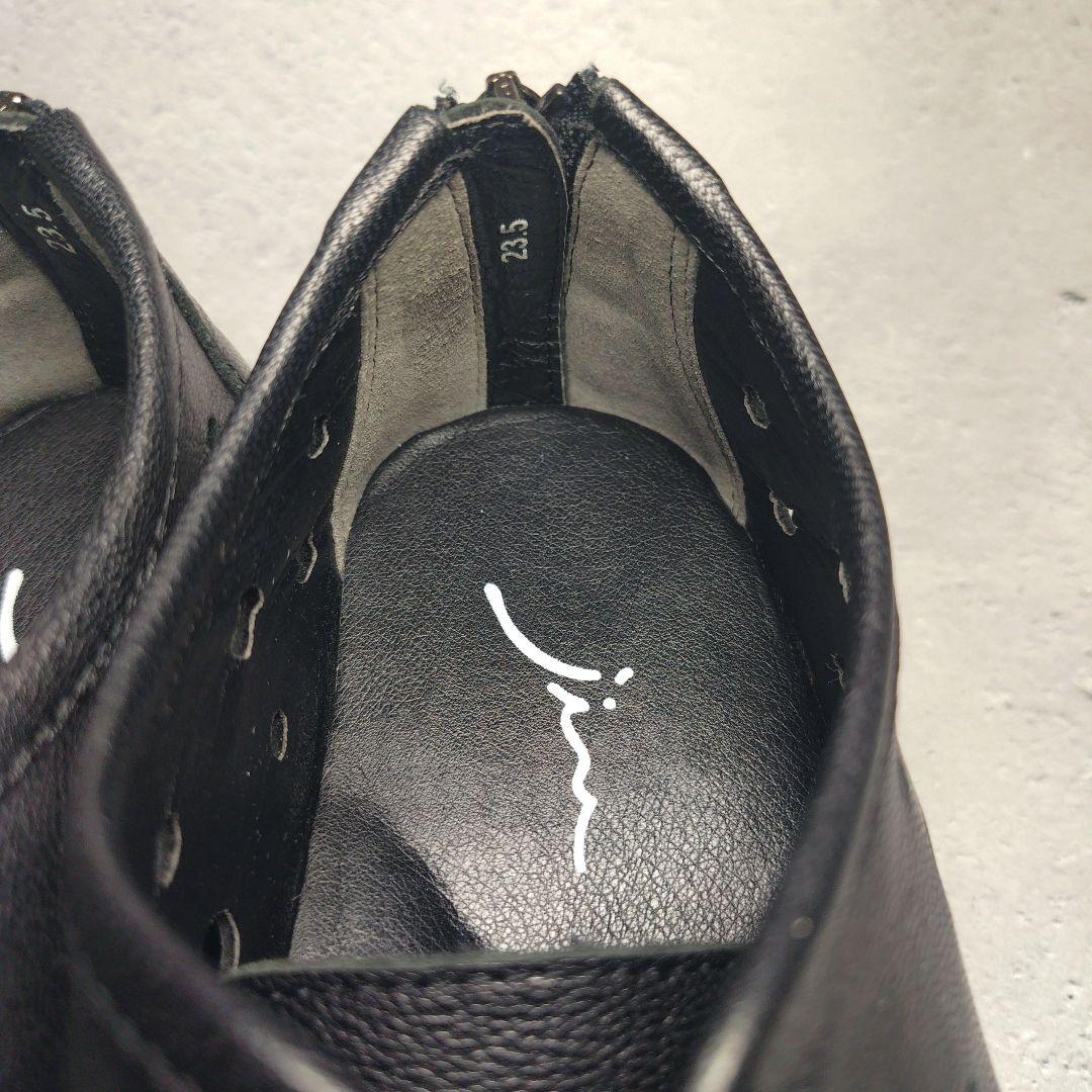 人気デザイン 未使用級 慈雨【23.5】本革 メッシュ バックジップ スニーカー