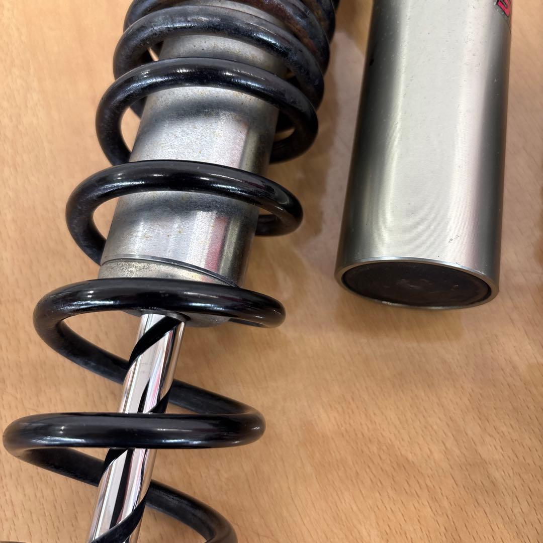 SHOWA リアサスペンション リアショック