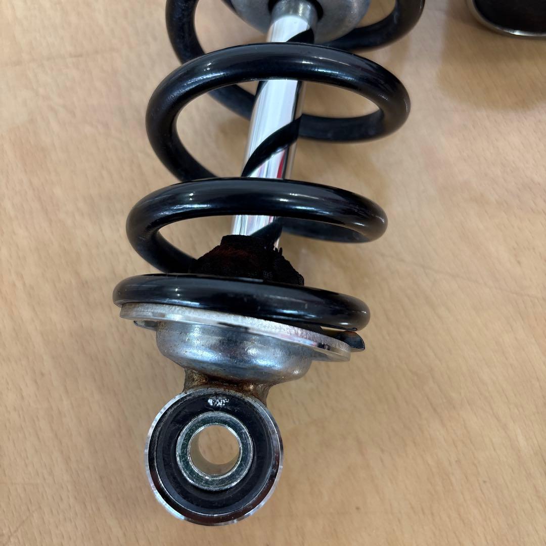 SHOWA リアサスペンション リアショック