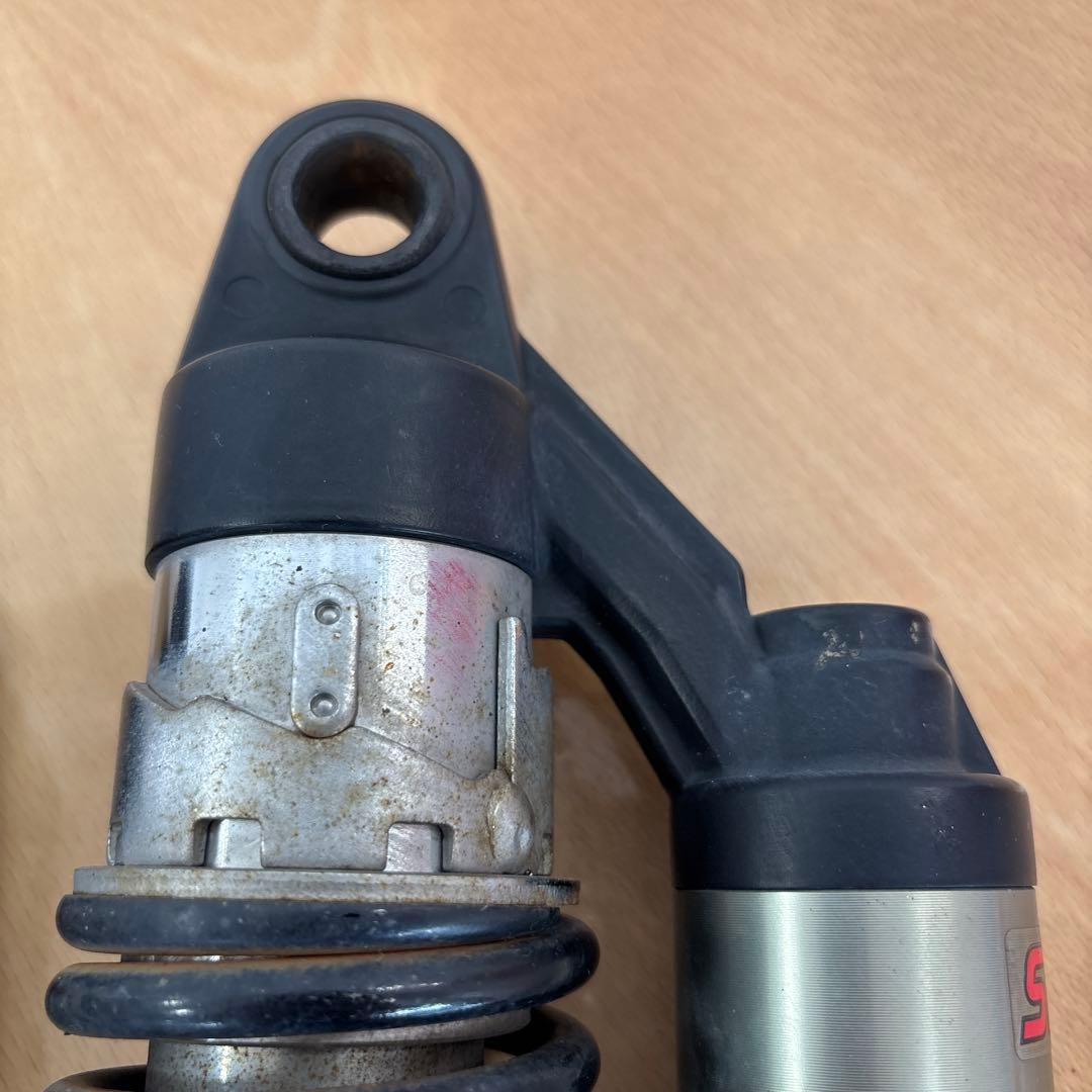 SHOWA リアサスペンション リアショック