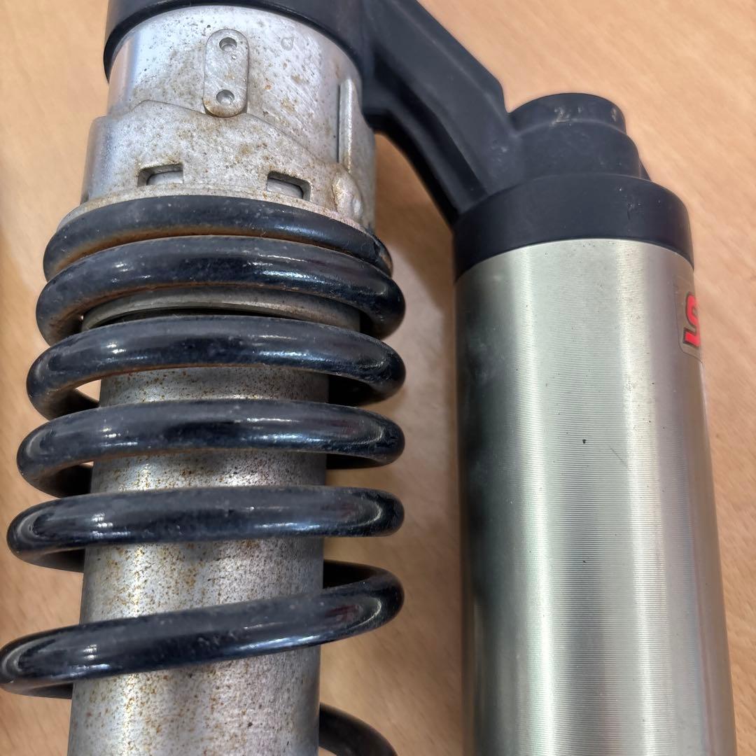 SHOWA リアサスペンション リアショック
