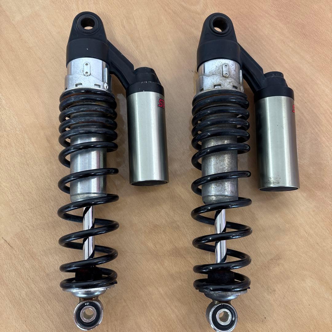 SHOWA リアサスペンション リアショック