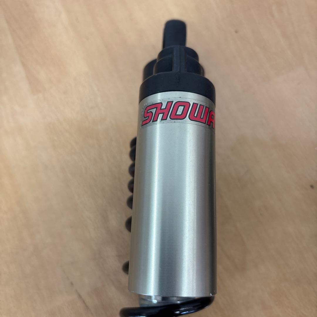 SHOWA リアサスペンション リアショック