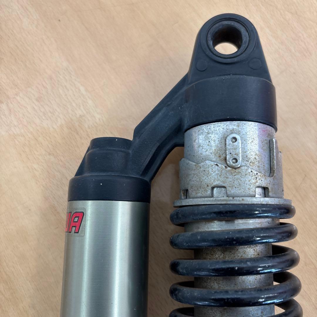 SHOWA リアサスペンション リアショック