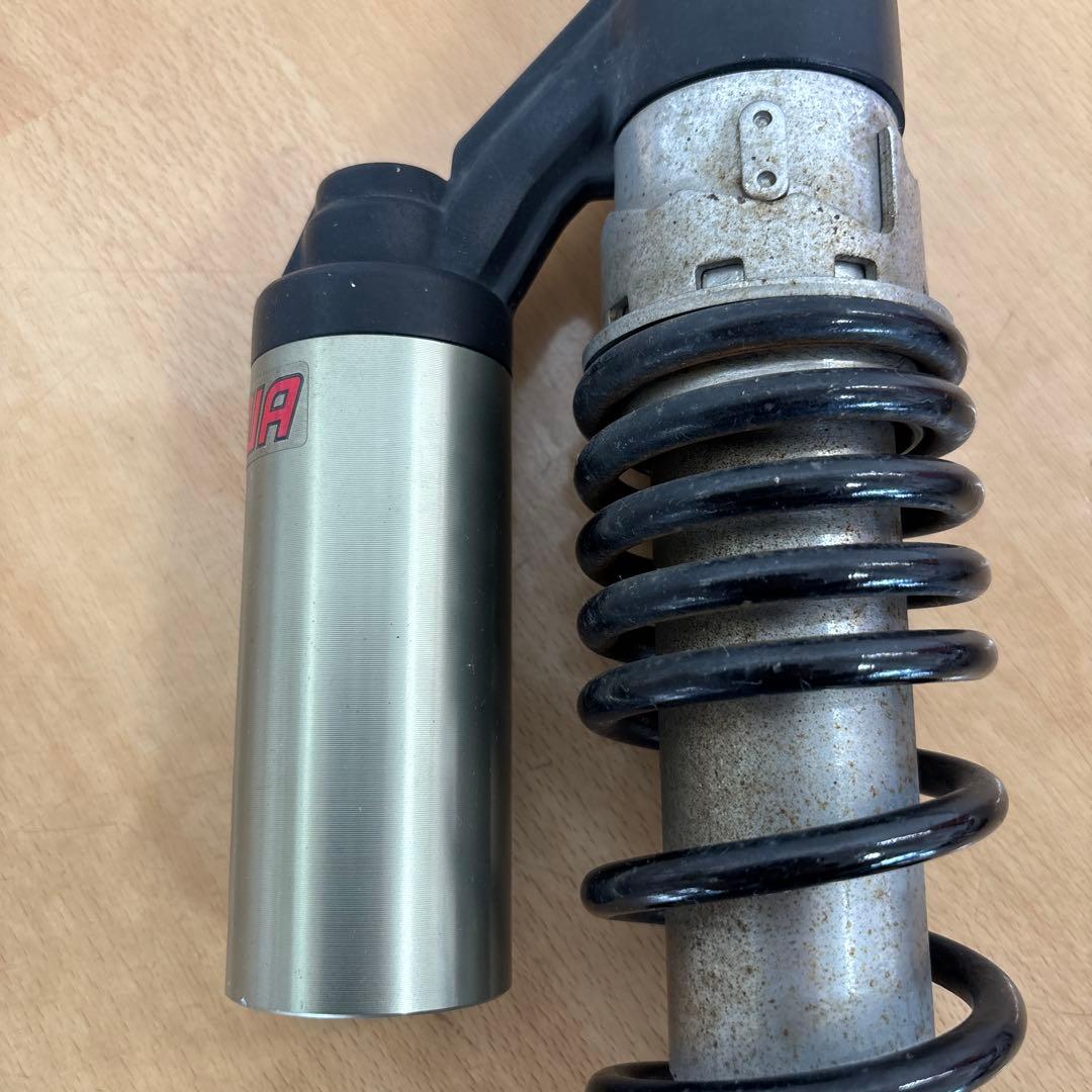 SHOWA リアサスペンション リアショック