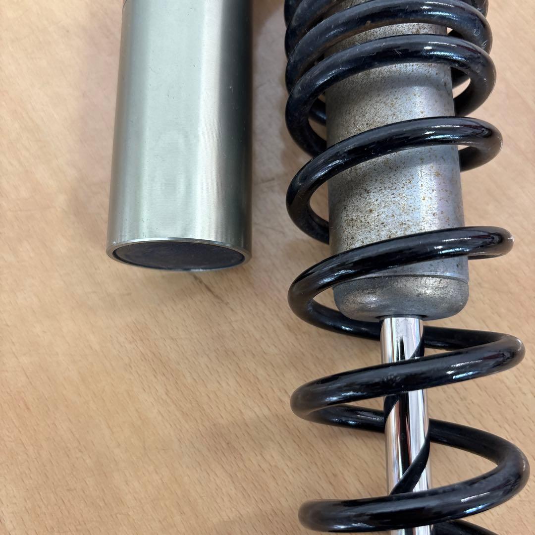 SHOWA リアサスペンション リアショック