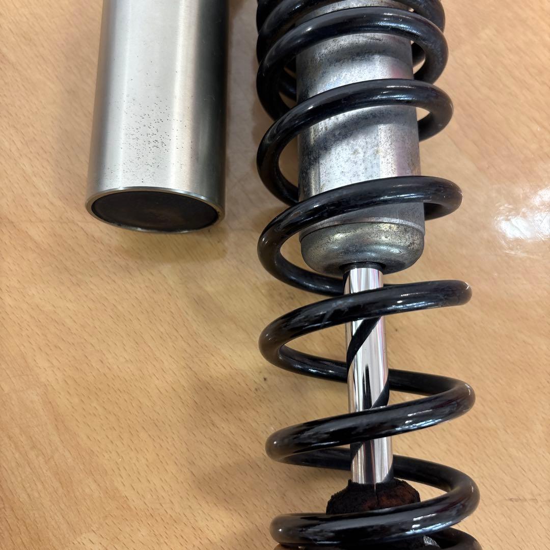 SHOWA リアサスペンション リアショック