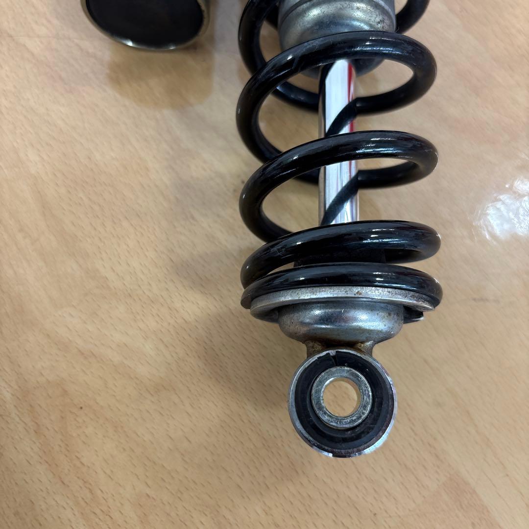 SHOWA リアサスペンション リアショック