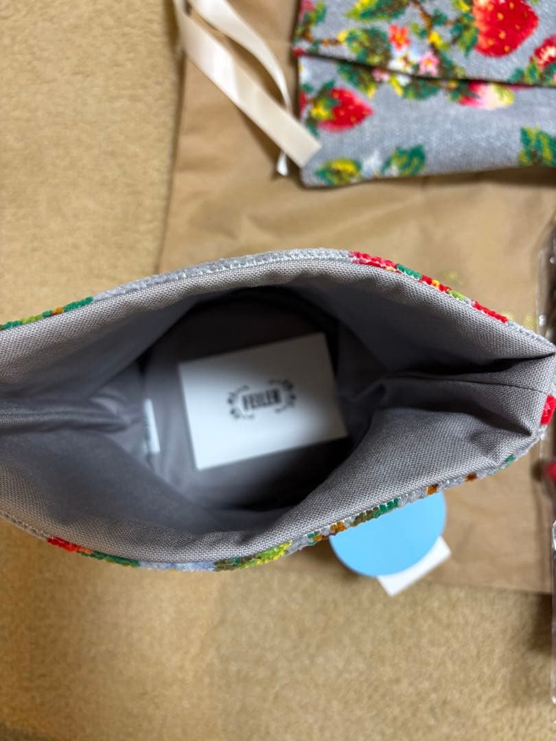 フェイラー　いちご柄スリッパとティッシュボックスカバーと小物入れセット