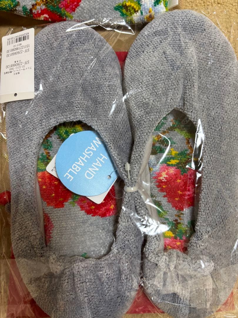 フェイラー　いちご柄スリッパとティッシュボックスカバーと小物入れセット