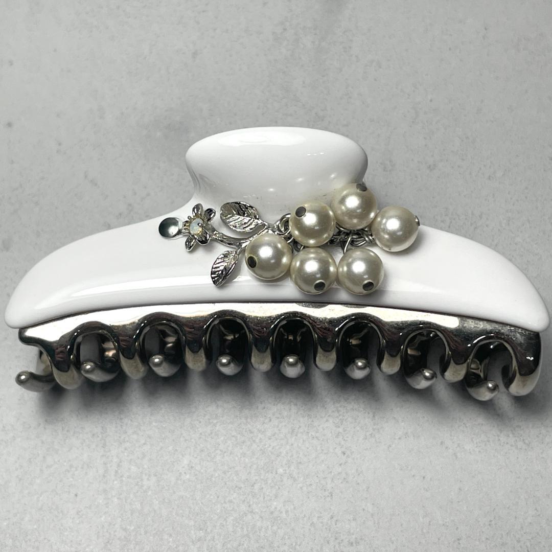acca アッカ ヘアクリップ Mサイズ ミドル パール装飾 ホワイト シルバー