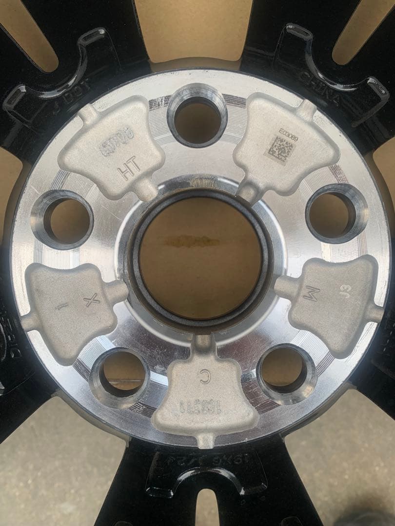 60プリウス MXWH60 19インチ 純正アルミホイール42611-47551