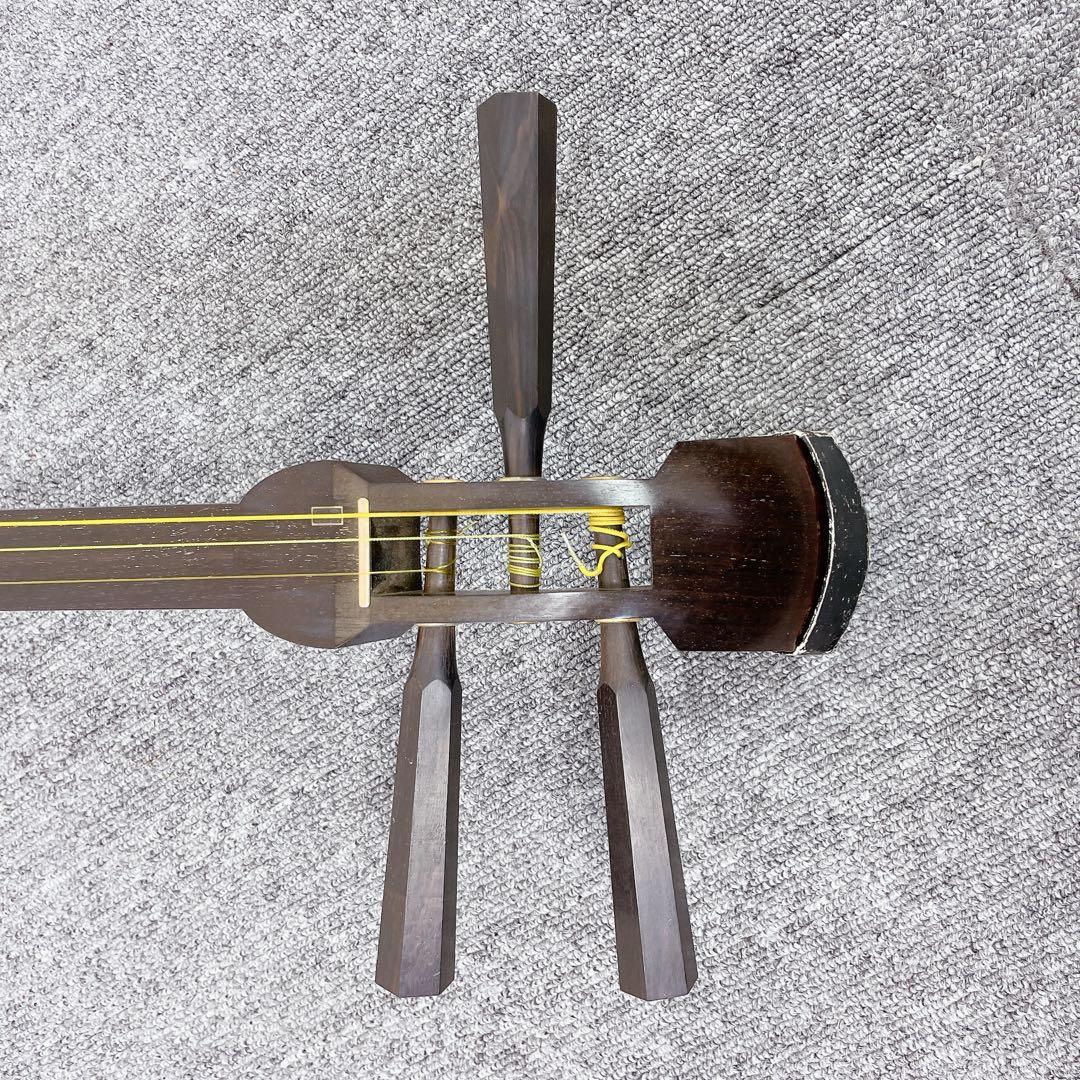 三味線 太棹 トチあり紅木 綾杉彫り胴 二本溝 金細 犬皮 和楽器