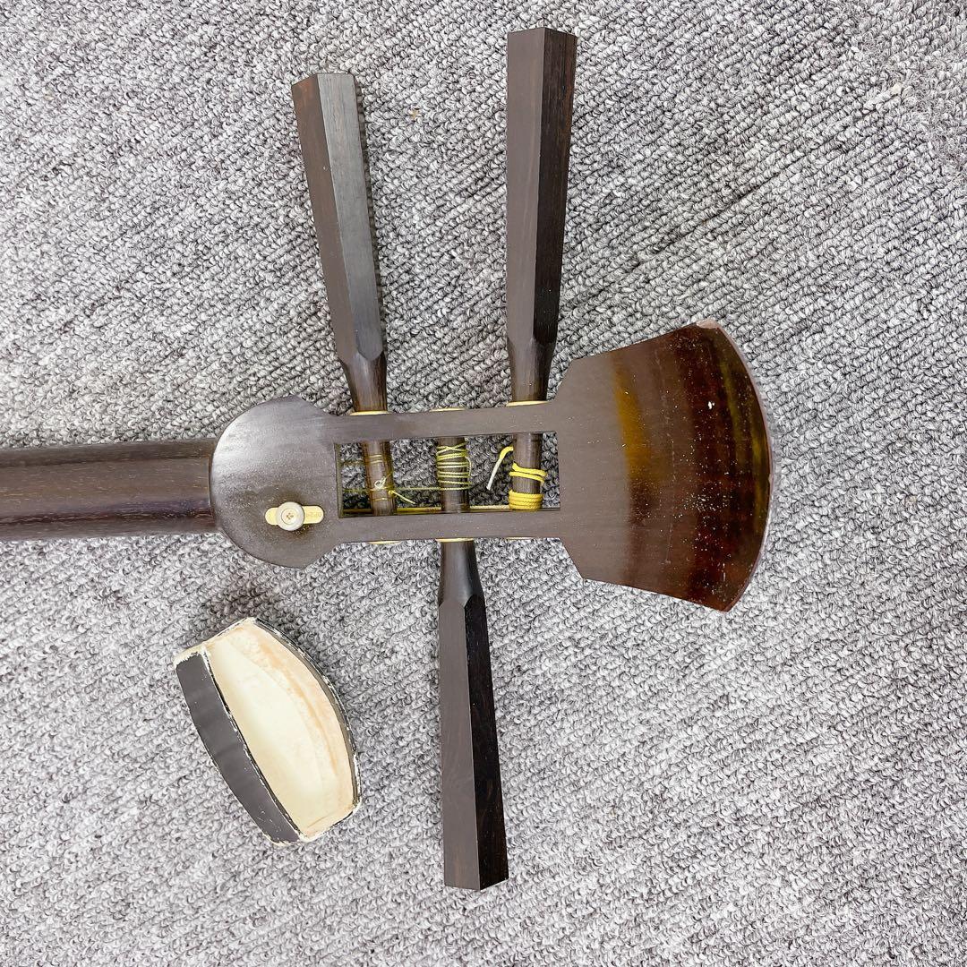 三味線 太棹 トチあり紅木 綾杉彫り胴 二本溝 金細 犬皮 和楽器