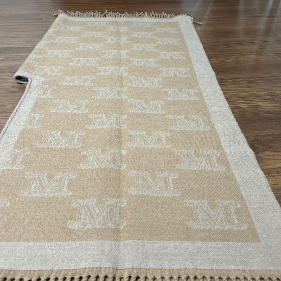 Max Mara ベージュ Mロゴ ケープストール フリンジ付き