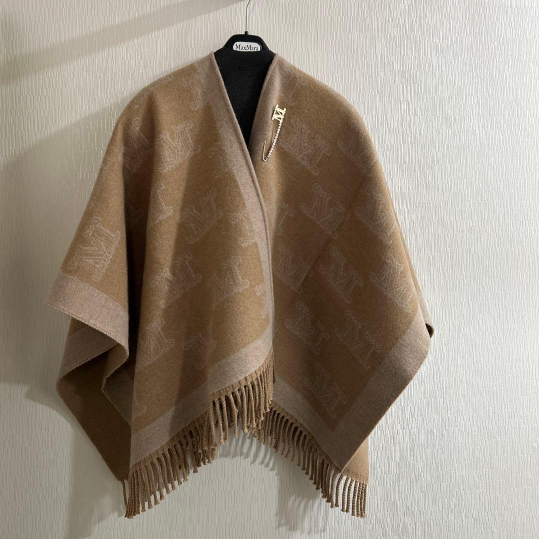 Max Mara ベージュ Mロゴ ケープストール フリンジ付き