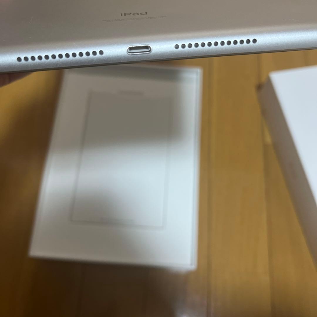 iPad (第9世代) 64GB Wi-Fiモデル　シルバー