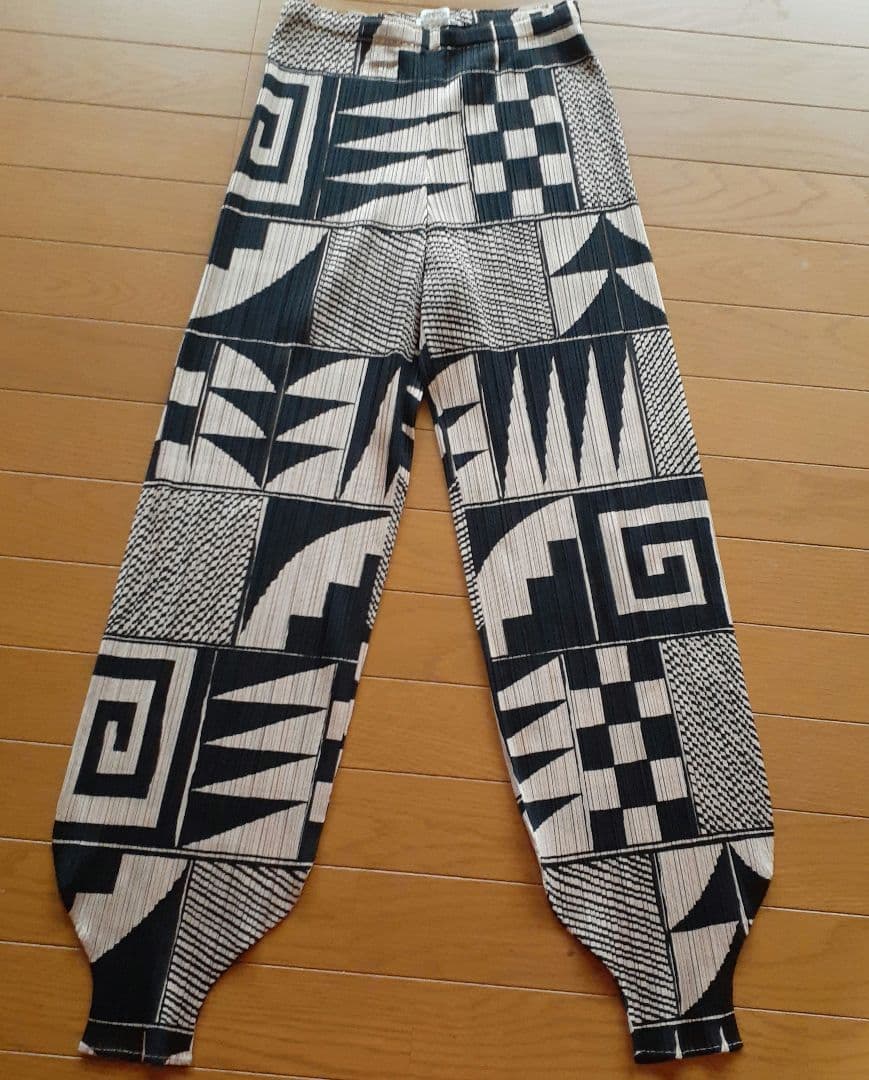 超美品 PLEATS PLEASE イッセイミヤケ アラジンパンツ幾何学模様 3