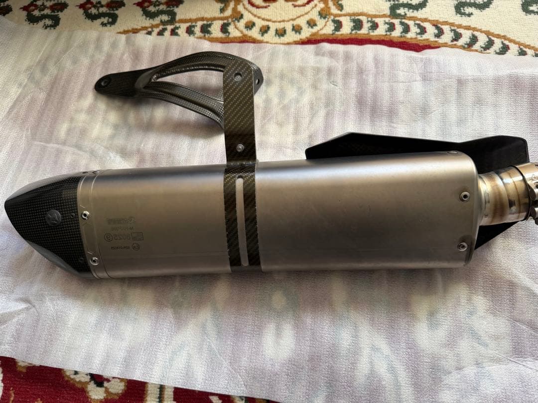 AKRAPOVIC　アクラポビッチYZF-R1　15- スリップオンマフラー