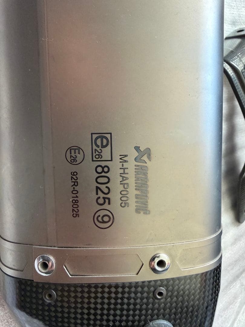 AKRAPOVIC　アクラポビッチYZF-R1　15- スリップオンマフラー