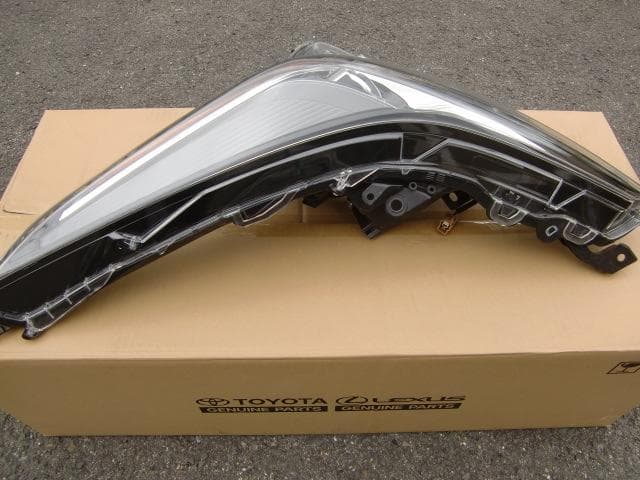 プリウス　ZVW51　左ヘッドランプ