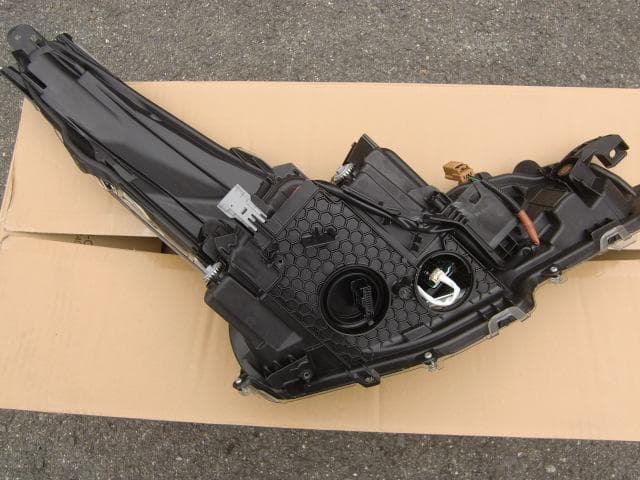 プリウス　ZVW51　左ヘッドランプ