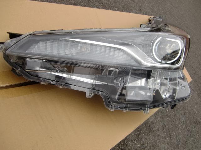 プリウス　ZVW51　左ヘッドランプ