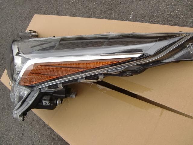 プリウス　ZVW51　左ヘッドランプ