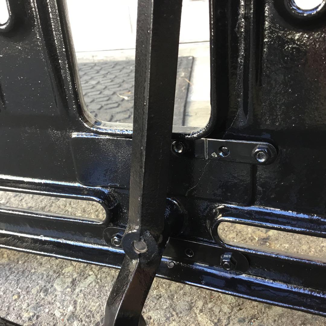 SINGER職業用足踏みミシン鉄脚　大型　 テーブルに！