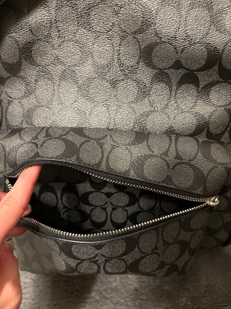 未使用・保存袋・説明書・ストラップ付き　COACH ブラック リュック