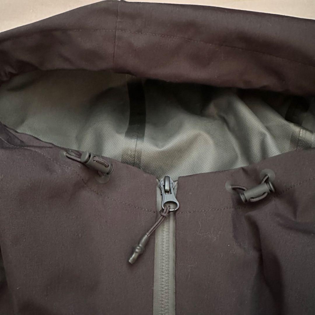 ★未使用★ユニクロ セオリー ブロックテックコート M ブラック