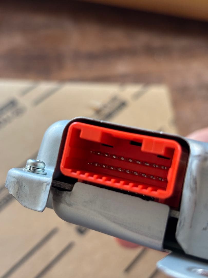 トヨタ ノア ハイブリッド/ZWR80 ボルテージセンサー89892-12010