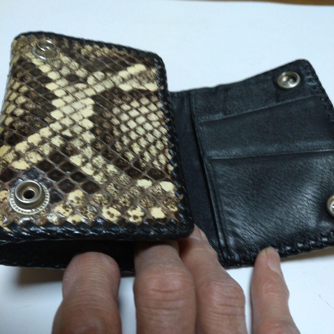 ヘビ皮 クロスモチーフ 二つ折り財布