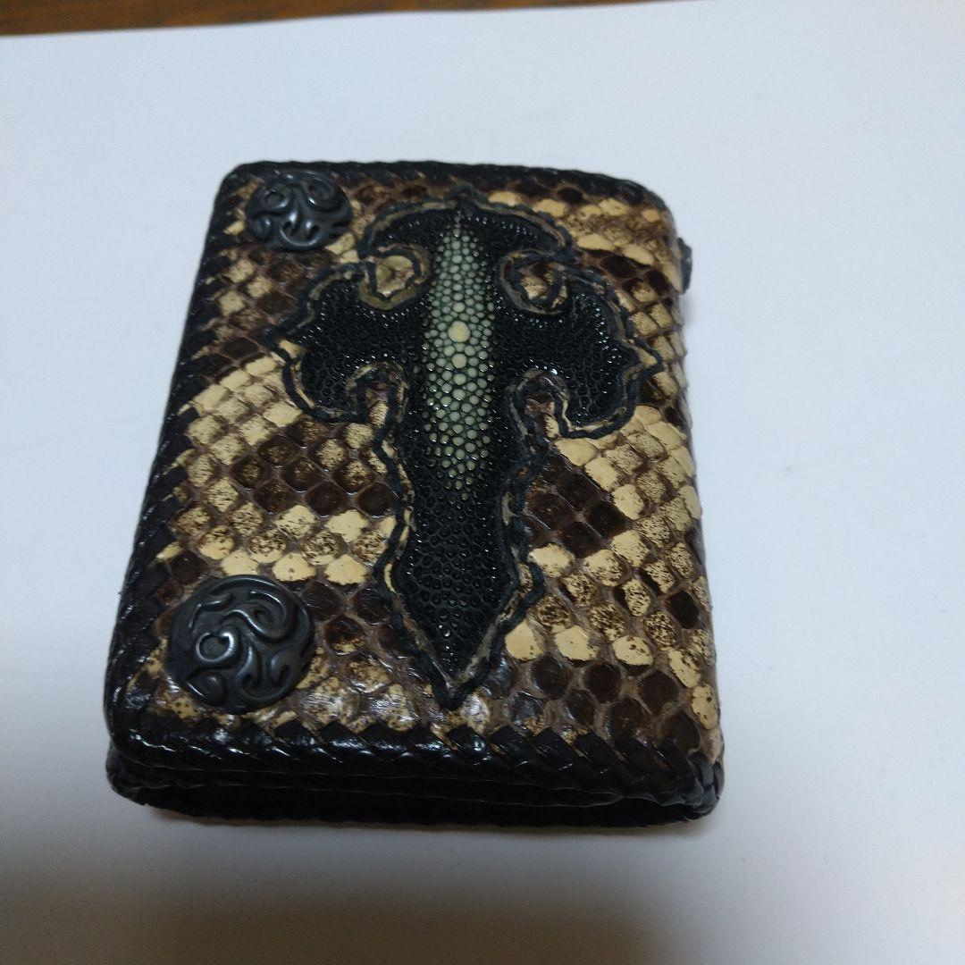 ヘビ皮 クロスモチーフ 二つ折り財布