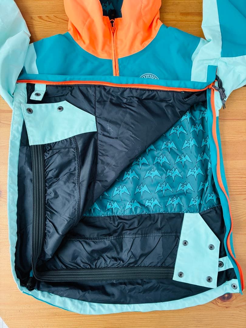 [美品]AIRBLASTER エアブラスター Mサイズ キッズ スノボ ウェア