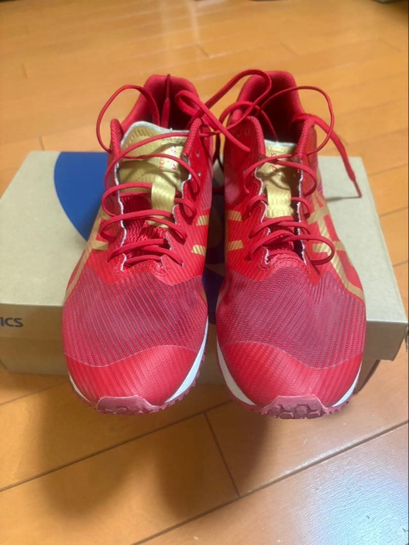 ASICS スパイクシューズ レッド/ゴールド 専用袋付き 27cm