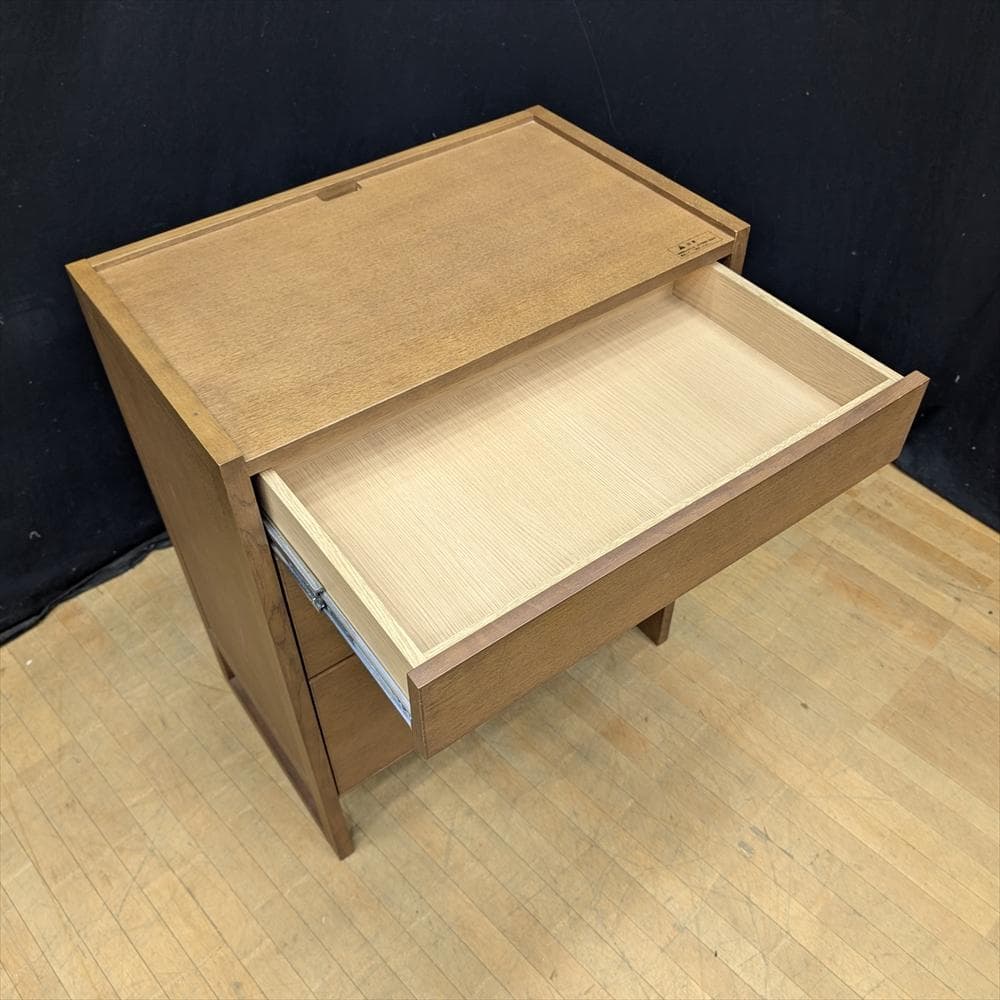 カリモク　プッシュ式　リビングチェスト　チェスト　サイドボード　キャビネット