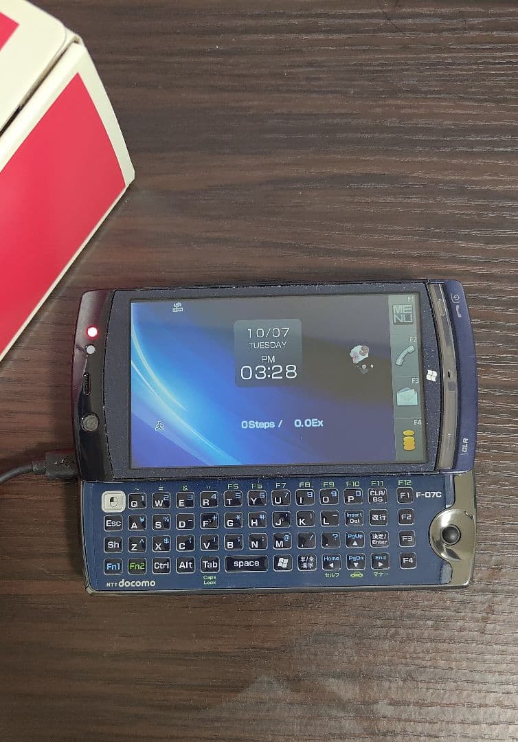 docomo F-07C Windows7搭載ケータイ