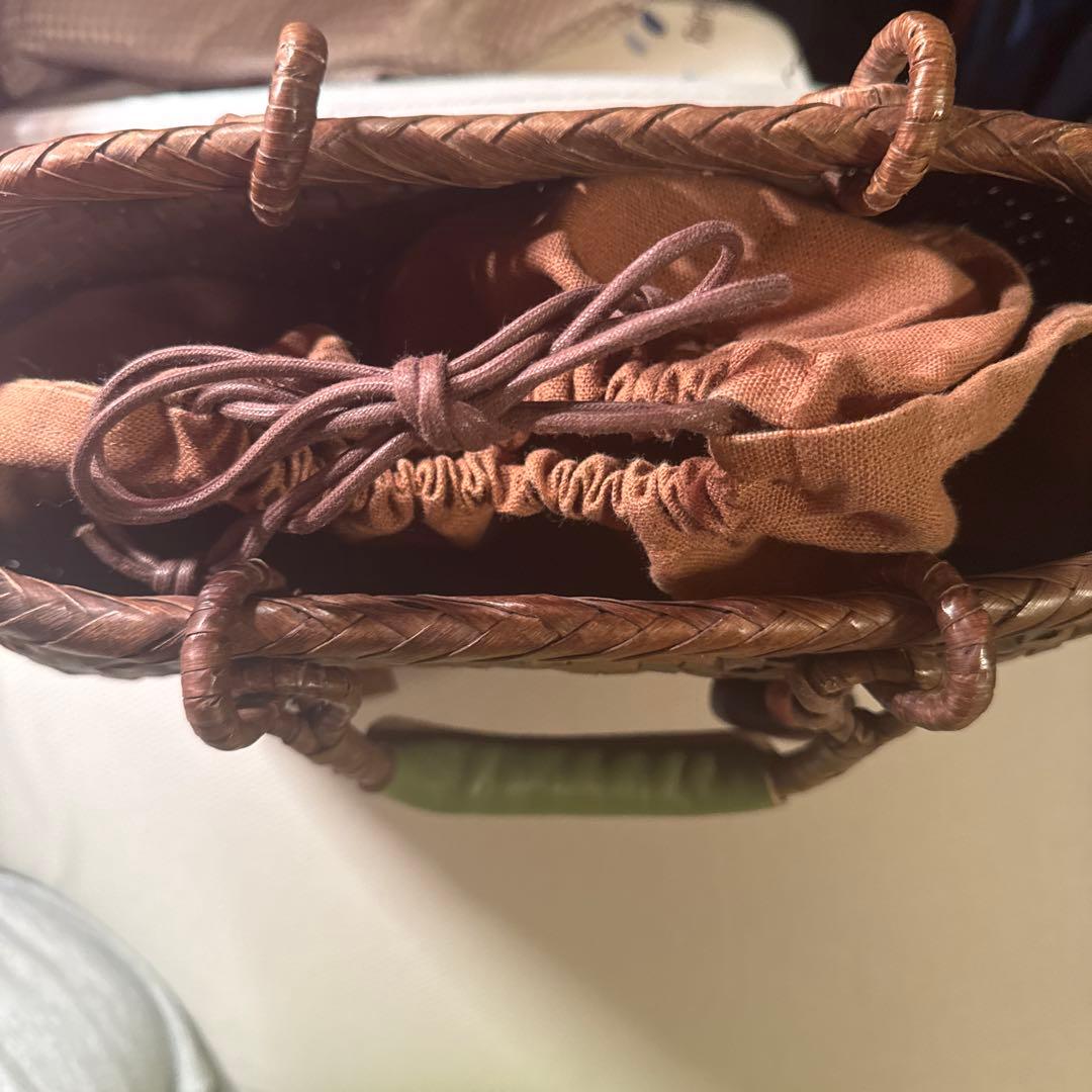 日曜日限定お値下げ✨️かごや くるみかごバッグ 柿渋染め巾着、冬用ストール2枚付き