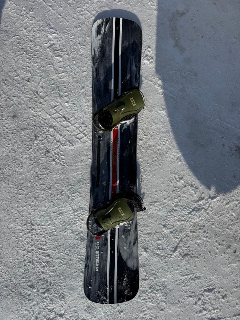 スノーボード 黒と白のストライプ