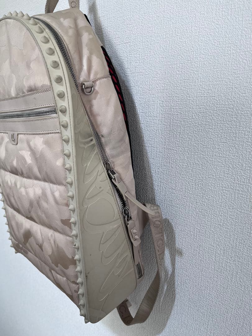 スタッズ付きベージュカモフラージュリュック